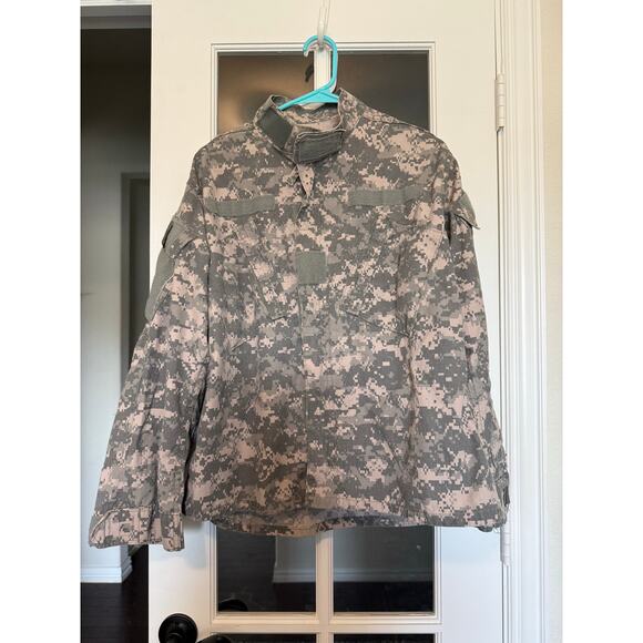 ACU Shirt/Coat Medium X-Short USGI Digital Camo Flame Resistant FRACU Ripstop - Picture 1 of 8